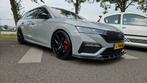 Skoda Octavia iV RS | 2021 | Steel Grey | UNIEK, Auto's, Skoda, Zwart, 4 cilinders, Alcantara, Hybride Elektrisch/Benzine