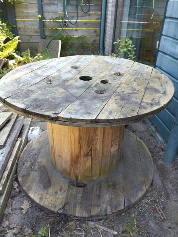 Mooie grote kabelhaspel, gebeitst, 1 m doorsnede beschikbaar voor biedingen