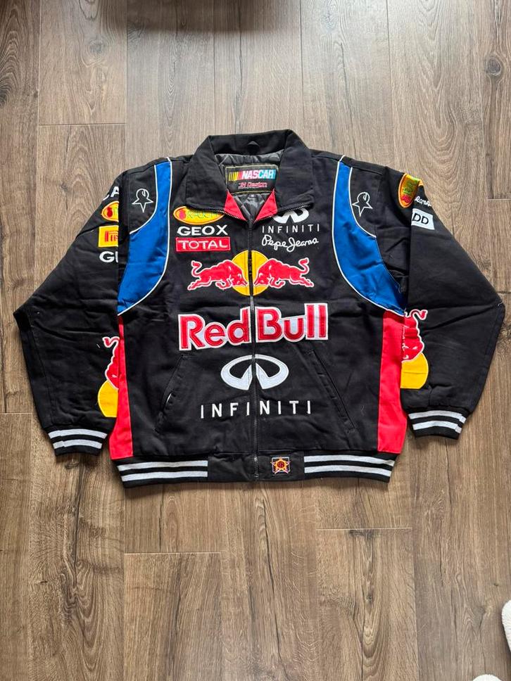 Red Bull racing x Infiniti teamjas Collectors item! (Maat M), Kleding | Heren, Jassen | Winter, Nieuw, Maat 48/50 (M), Zwart, Verzenden