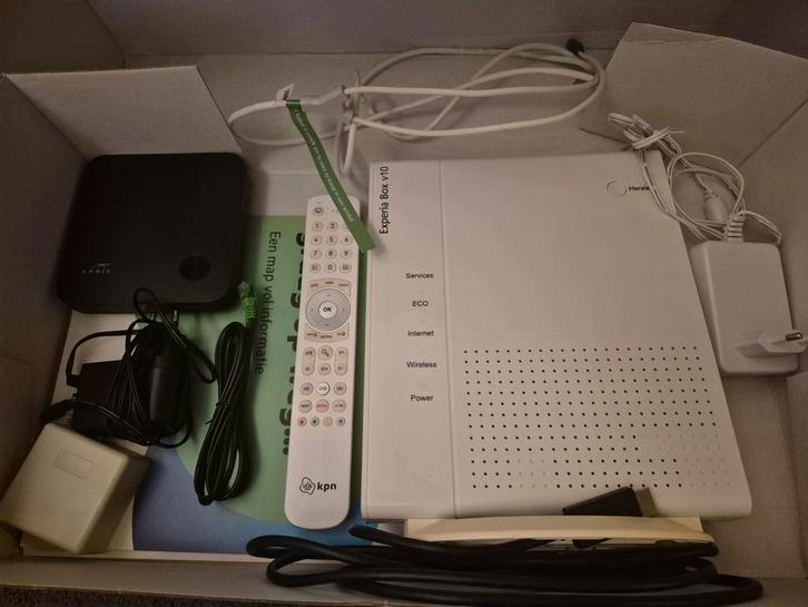 Experia Box V10 + TV Box + Afstandsbediening + Bekabeling, Computers en Software, Routers en Modems, Gebruikt, Router met modem