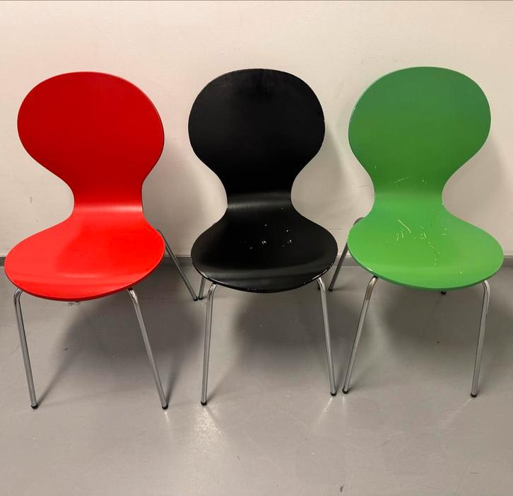 Rode Groene Zwarte Design Stoel - Mooie Blikvanger!, Huis en Inrichting, Stoelen, Gebruikt, Drie, Hout, Metaal, Overige kleuren