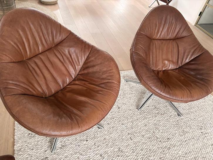 Twee Hidde VandenBerg fauteuils met voetenbankjes, Huis en Inrichting, Fauteuils, Gebruikt, Leer, 50 tot 75 cm, 75 tot 100 cm