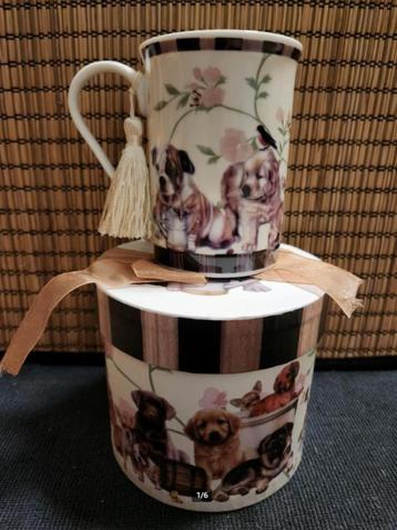 Mok met honden afbeelding in geschenkdoos beschikbaar voor biedingen