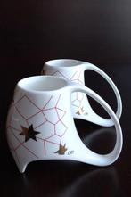 Corry Ammerlaan ontwerp,set van twee gevormde witte kopjes, Antiek en Kunst, Ophalen of Verzenden