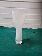 vaas wit glas melkglas 31cm, Huis en Inrichting, Woonaccessoires | Vazen, Ophalen of Verzenden, 'T Olde Gre-j, Info@toldegrej.nl