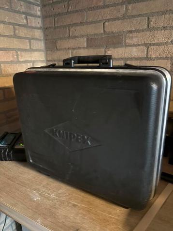 Gooednieuwe knipex koffer beschikbaar voor biedingen