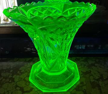 Flower frog in uraniumglas beschikbaar voor biedingen