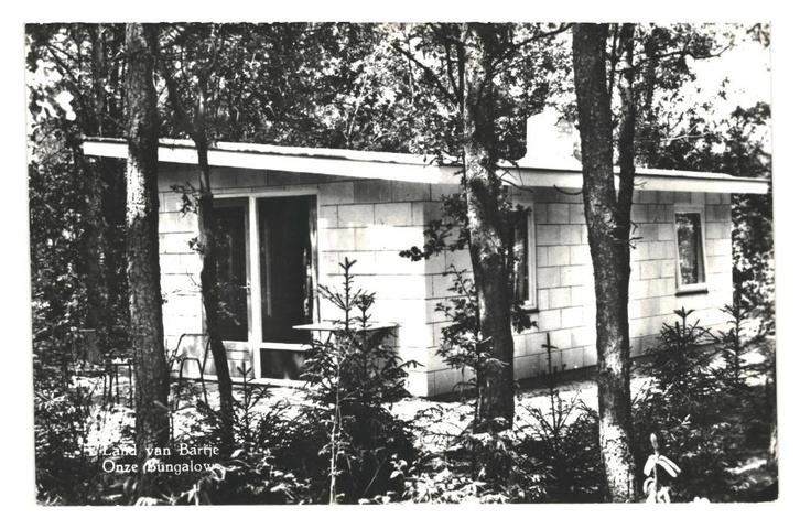 977476 Borger Drenthe 1969 Bungalow Land van Bartje Gelopen, Verzamelen, Ansichtkaarten | Nederland, Gelopen, Drenthe, 1960 tot 1980