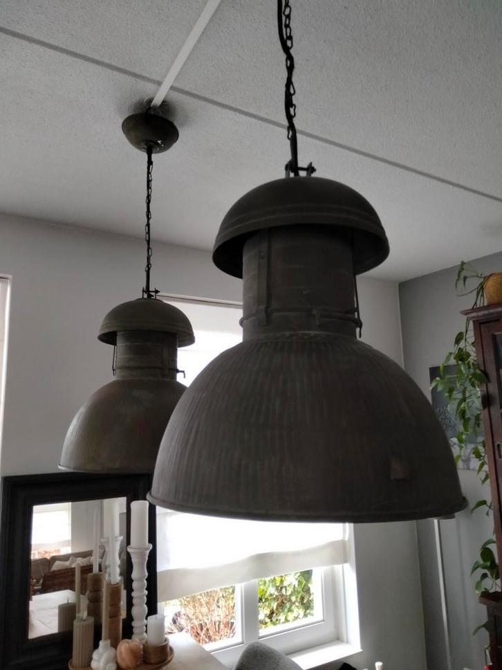2 Zware Scheepslampen Betonlook - Industrieel, Huis en Inrichting, Lampen | Hanglampen, Zo goed als nieuw, 75 cm of meer, Ophalen