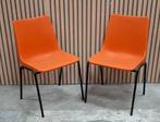 35 x Kunststof kuipstoelen oranje kantine horeca stoelen, Kunststof, Zwart, Ophalen of Verzenden, Zo goed als nieuw