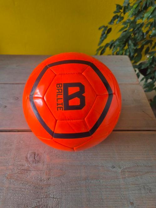 Ballie smartbal (Touzani), Sport en Fitness, Voetbal, Zo goed als nieuw, Bal, Ophalen of Verzenden