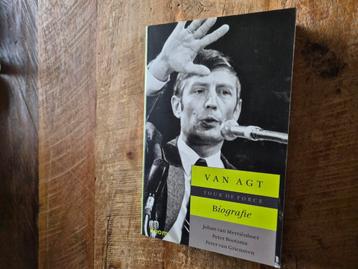 J. van Merriënboer - Van Agt biografie beschikbaar voor biedingen