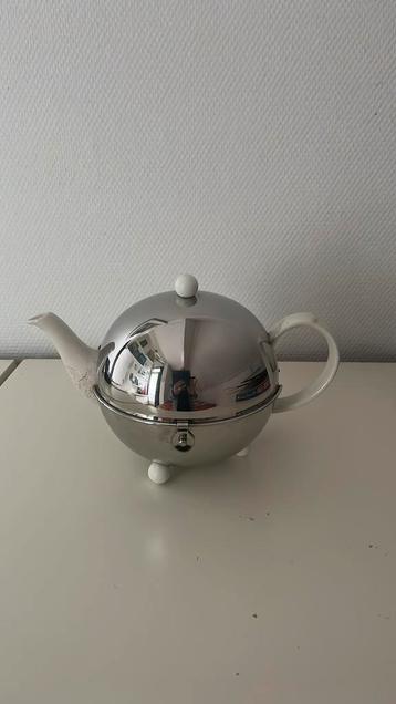 Dubbelwandige theepot. beschikbaar voor biedingen