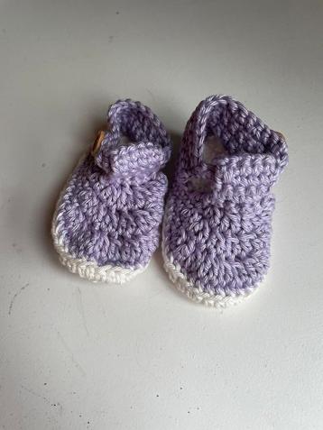 Nieuw gehaakte babyschoentjes