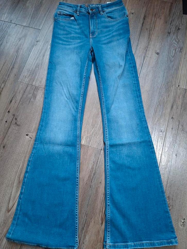 KUYICHI Lisette flared jeans W27 L32, Kleding | Dames, Spijkerbroeken en Jeans, Nieuw, W27 (confectie 34) of kleiner, Blauw, Ophalen of Verzenden