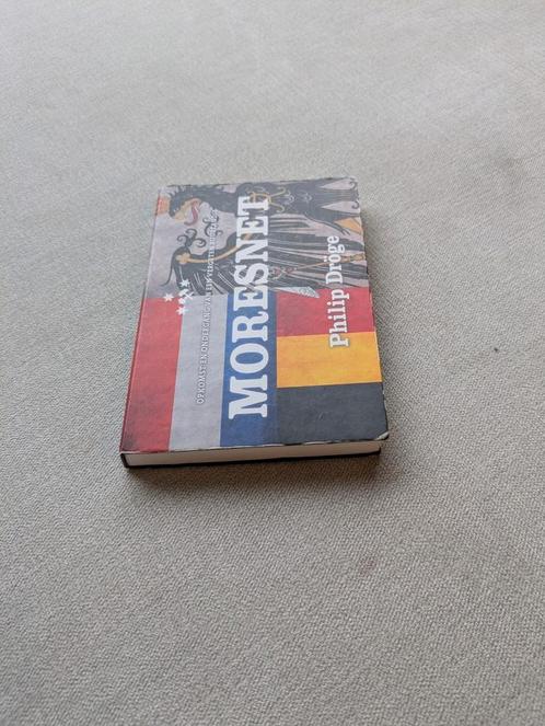 Philip Dröge - Moresnet - Dwarsligger, Boeken, Overige Boeken, Gelezen, Ophalen of Verzenden