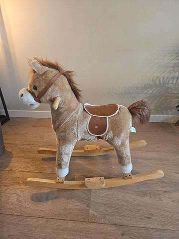 Hobbel paard met geluid beschikbaar voor biedingen