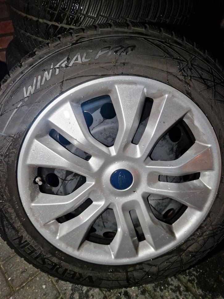 Winterbanden,winterset Ford Kuga, Auto diversen, Wieldoppen, Ophalen
