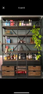 Industriële boekenkast/ wandkast met ladder, Ophalen, Zo goed als nieuw