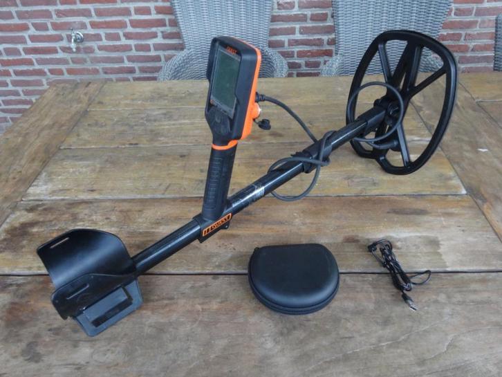 Metaaldetector Quest Q30+, Hobby en Vrije tijd, Metaaldetectors, Gebruikt, 30 cm of minder, Overige merken, Discriminatie metaaldetectie
