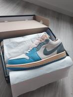 Jordan 1 Low Tokyo Vintage UNC (44), Blauw, Nieuw, Ophalen of Verzenden, Sneakers of Gympen