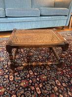Antiek houten voetenbankje met rieten zitting, Antiek en Kunst, Antiek | Meubels | Stoelen en Banken, Ophalen of Verzenden