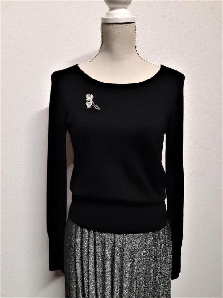 Chique gebreide zwarte trui met mooi openrugdecolleté, Kleding | Dames, Truien en Vesten, Nieuw, Maat 38/40 (M), Zwart, Verzenden