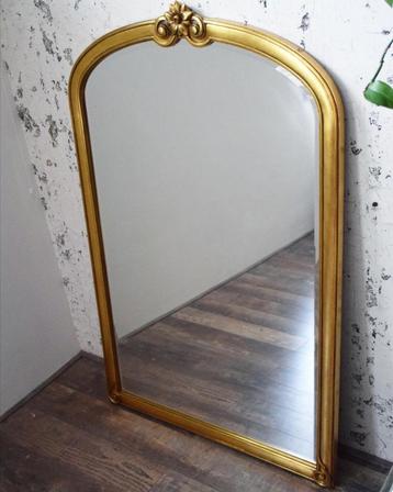 Vintage design Deknudt boogspiegel houtbewerkte gouden lijst beschikbaar voor biedingen