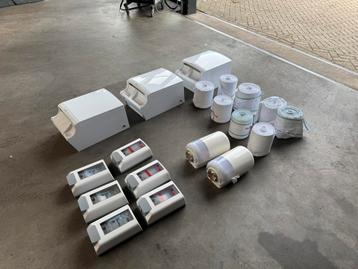 Handdoekautomaat + zeepdispenser beschikbaar voor biedingen