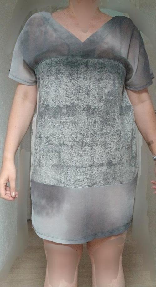 Sandwich_ grijze jurk doorschijnend v hals katoen XL zgan, Kleding | Dames, Jurken, Zo goed als nieuw, Maat 46/48 (XL) of groter