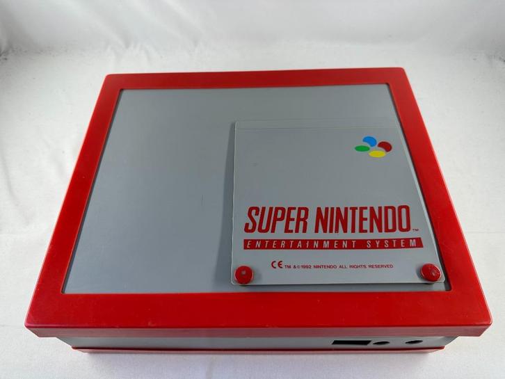 Super Nintendo rood grijze koffer met inlay - SNES, Spelcomputers en Games, Spelcomputers | Nintendo Consoles | Accessoires, Gebruikt
