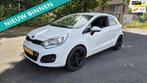 Kia Rio 1.2 CVVT Plus Pack LEUKE AUTO RIJDT EN SCHAKELT GOED, Auto's, Kia, Euro 5, 4 cilinders, Elektrische ramen, Wit