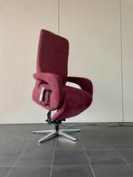 Luxe rode stoffen sta op stoel relax fauteuil  / relaxstoel, Huis en Inrichting, Fauteuils, Ophalen, Minder dan 75 cm, Zo goed als nieuw