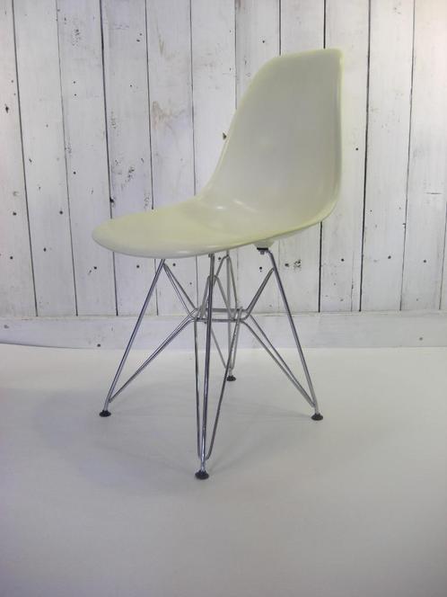DSR stoel met verchroomd Eiffeltoren-onderstel, Huis en Inrichting, Stoelen, Gebruikt, Twee, Kunststof, Metaal, Wit, Ophalen
