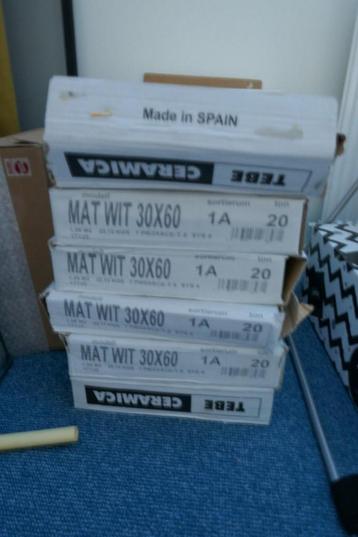 Wandtegels 30 x 60 cm - Mat wit beschikbaar voor biedingen