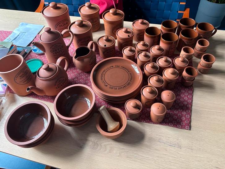 The Original Suffolk Aardewerk van Henry Watson Collectie, Huis en Inrichting, Keuken | Servies, Zo goed als nieuw, Compleet servies