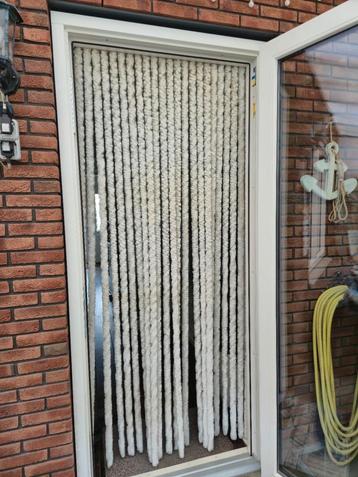 Vliegengordijn/
Kattenstaarten 100 x 240
 beschikbaar voor biedingen