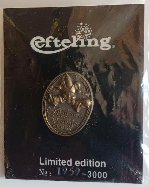 Efteling pin op kaartje schatkamer van de sprookjes., Verzamelen, Efteling, Zo goed als nieuw, Button of Speldje, Ophalen