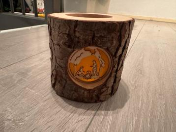 Houten Kandelaar met Kerstafbeelding beschikbaar voor biedingen