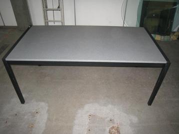 Kantinetafel beschikbaar voor biedingen