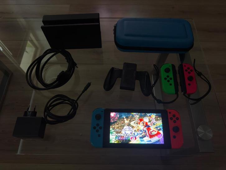 Nintendo switch, Spelcomputers en Games, Spelcomputers | Nintendo Switch, Zo goed als nieuw, Switch Original, Met 2 controllers