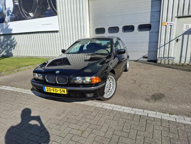 BMW 5-Serie 4.4 I 540 AUT 2000 Zwart, Auto's, BMW, Particulier, 5-Serie, ABS, Alarm, Boordcomputer, Centrale vergrendeling, Climate control