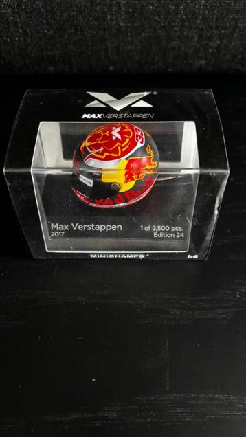 Max Verstappen 1:8 Edition 24 helm seizoen 2017 beschikbaar voor biedingen