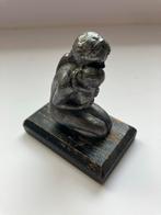 Metalen beeldje van vrouw met kind, Ophalen of Verzenden