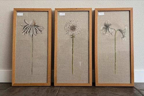 Drieluik van geborduurde bloemen, Huis en Inrichting, Woonaccessoires | Lijsten, Zo goed als nieuw, 50 tot 75 cm, 50 tot 75 cm