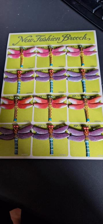 Blikken libelle broches beschikbaar voor biedingen