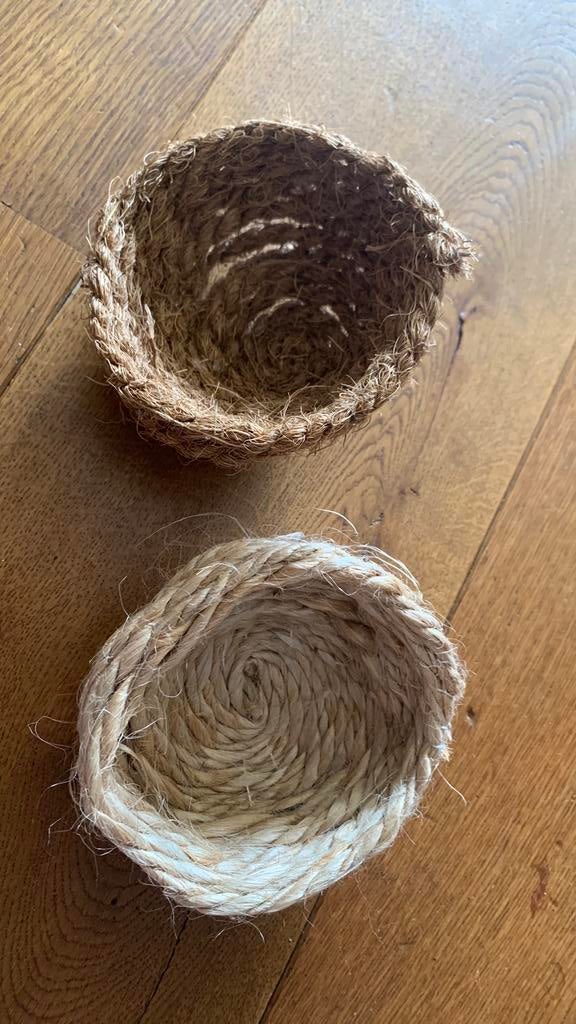 Twee nesten (€3 per stuk), Ophalen of Verzenden, Kooi-accessoires
