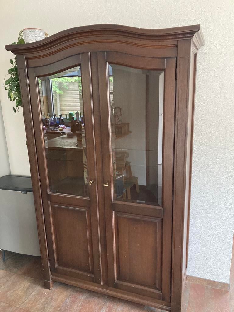 Donkere vitrinekast 190 hoog 110 breed, Ophalen, 100 tot 150 cm, Glas, 150 tot 200 cm