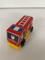 Houten speelgoedvoertuigen: brandweer, bus, auto, Ophalen of Verzenden, Gebruikt