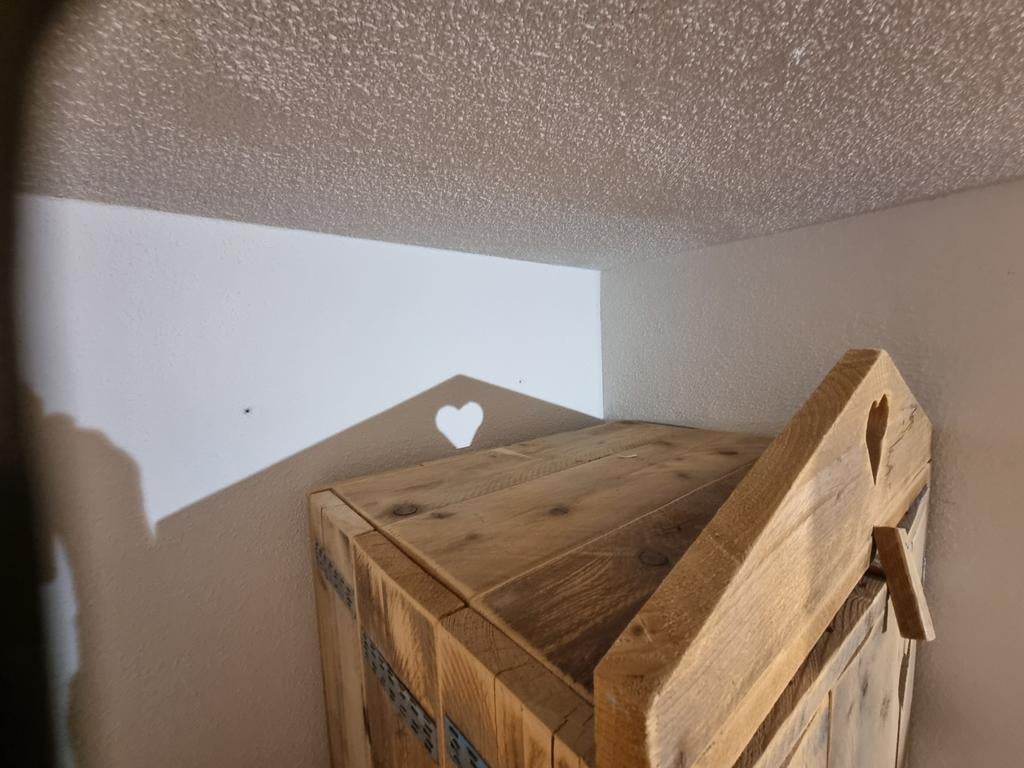 Robuuste steigerhouten kledingkast met hang- en legruimte, Huis en Inrichting, Kasten | Kledingkasten, Ophalen, Met deur(en), Gebruikt